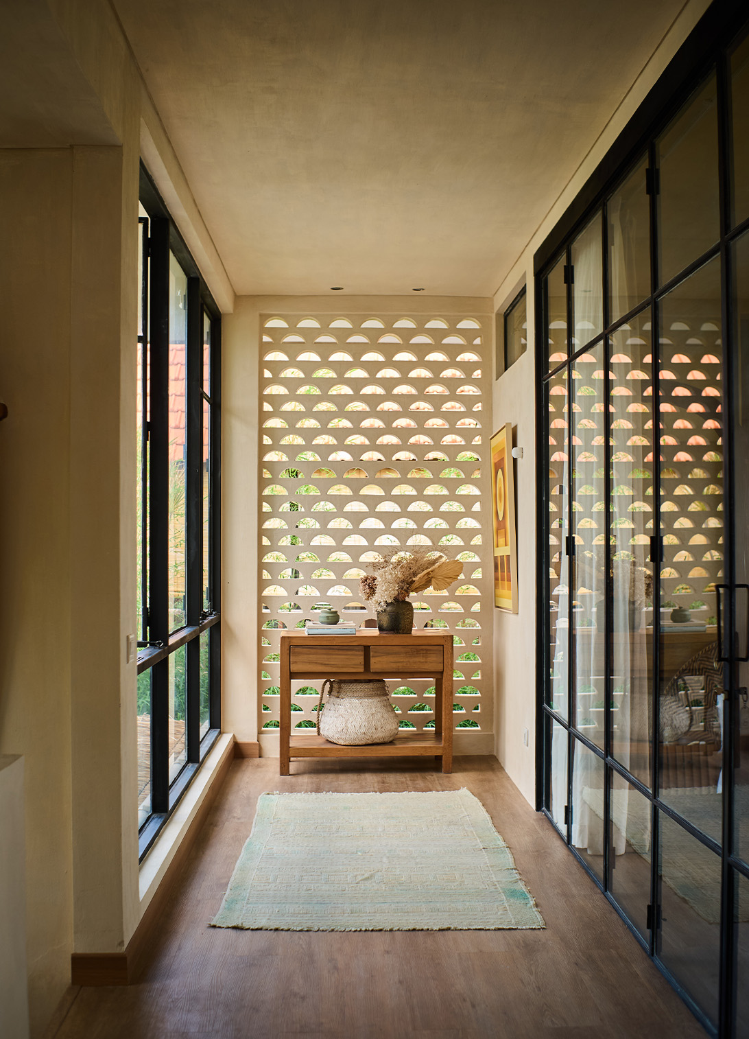 Contemporary smooth lime plaster wall Bali interior